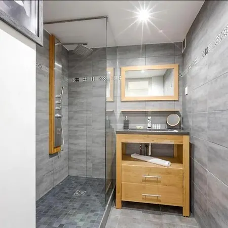 Marais Place Des Vosges Lovely 4p 1br Apartment *