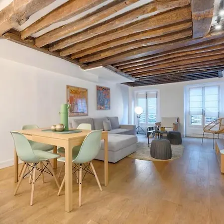 Marais Place Des Vosges Lovely 4p 1br Apartment Paris