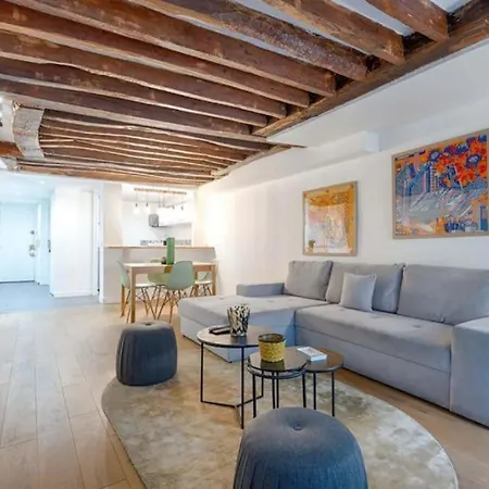Marais Place Des Vosges Lovely 4p 1br Apartment