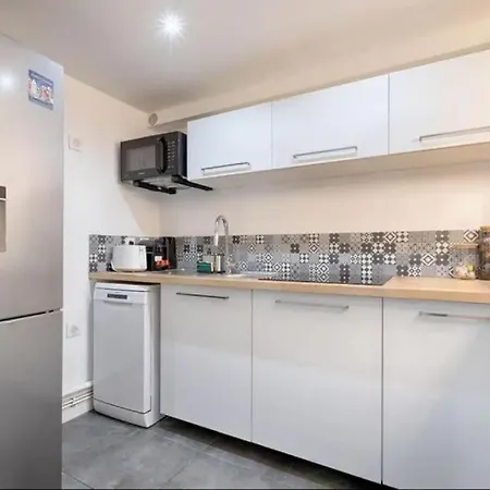 Marais Place Des Vosges Lovely 4p 1br Apartment Paris