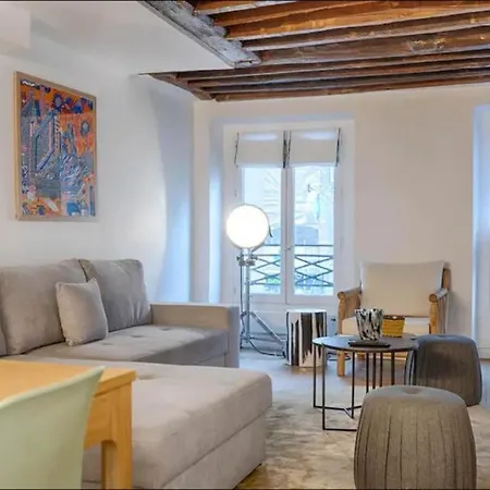 Marais Place Des Vosges Lovely 4p 1br Apartment *