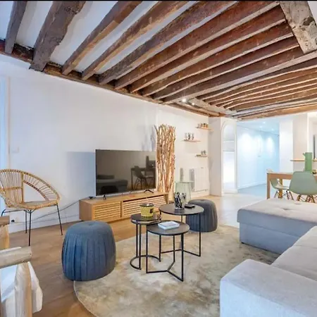 Marais Place Des Vosges Lovely 4p 1br Apartment Paris